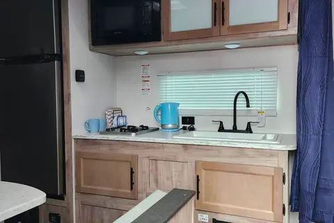 Blair's Grand River 22MB Travel Trailer