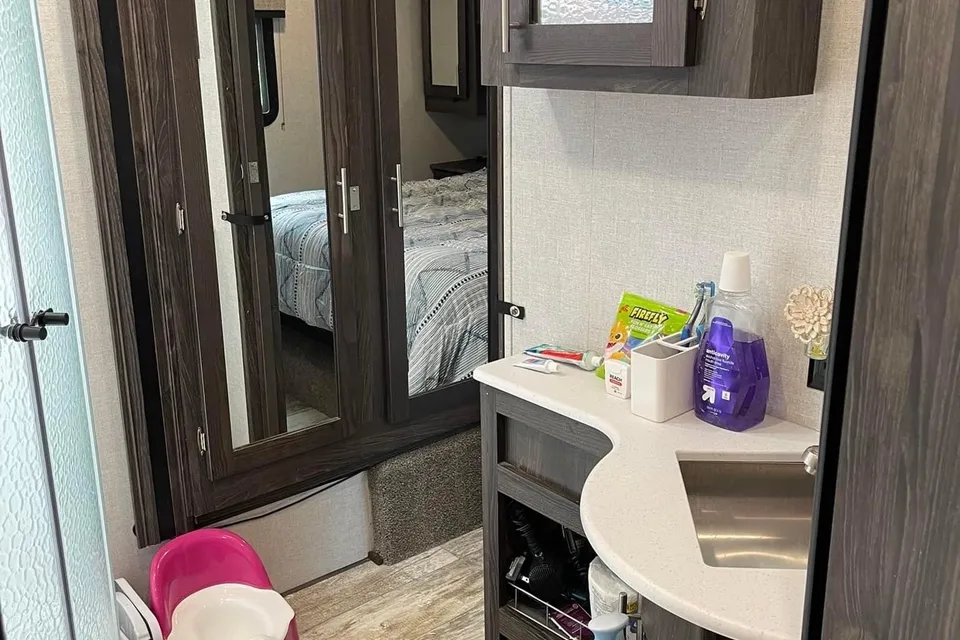 Samantha's Highland Ridge RV Open range light Fifth Wheel