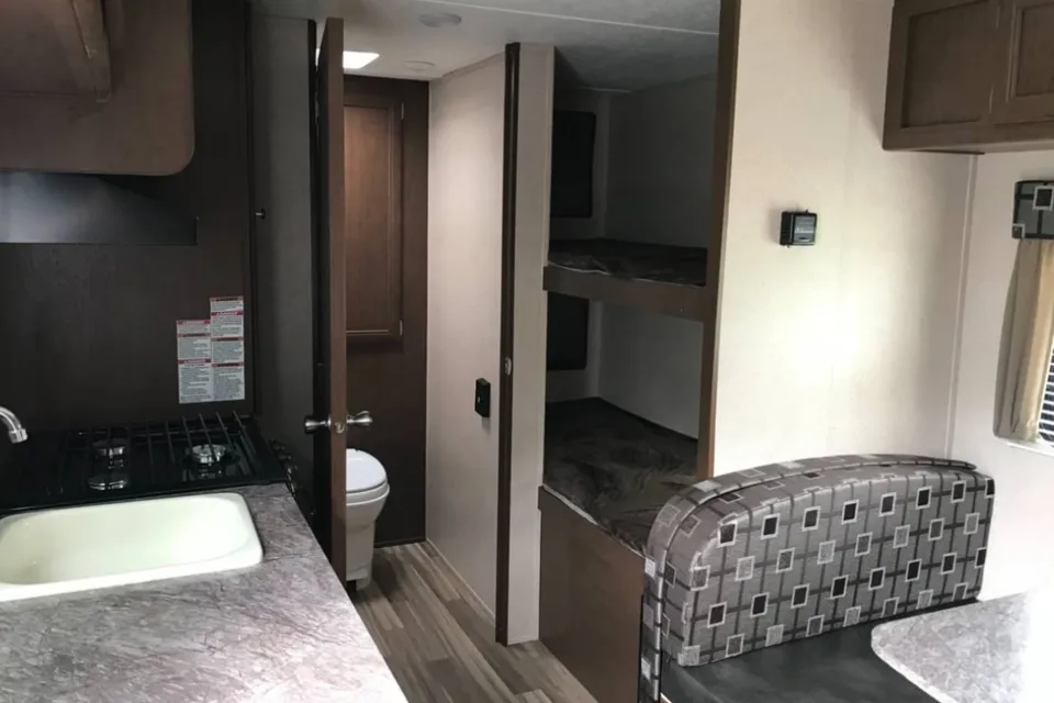 Chris's Shasta Oasis 18BH Travel Trailer