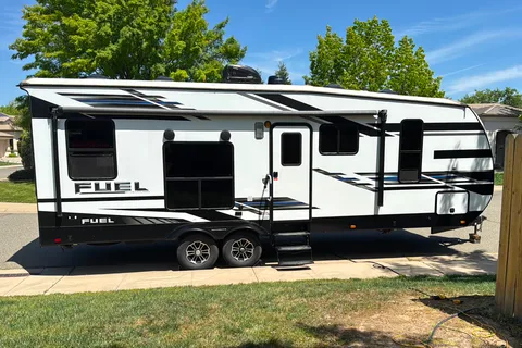 2021 30ft. Toy hauler with free kayaks and paddle boards