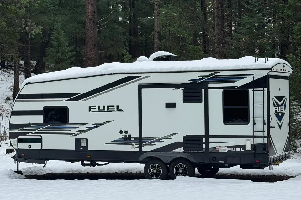 2021 30ft. Toy hauler with free kayaks and paddle boards