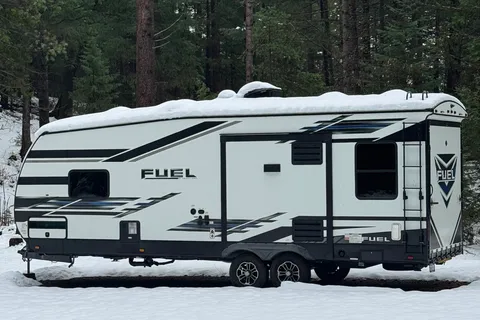 2021 30ft. Toy hauler with free kayaks and paddle boards
