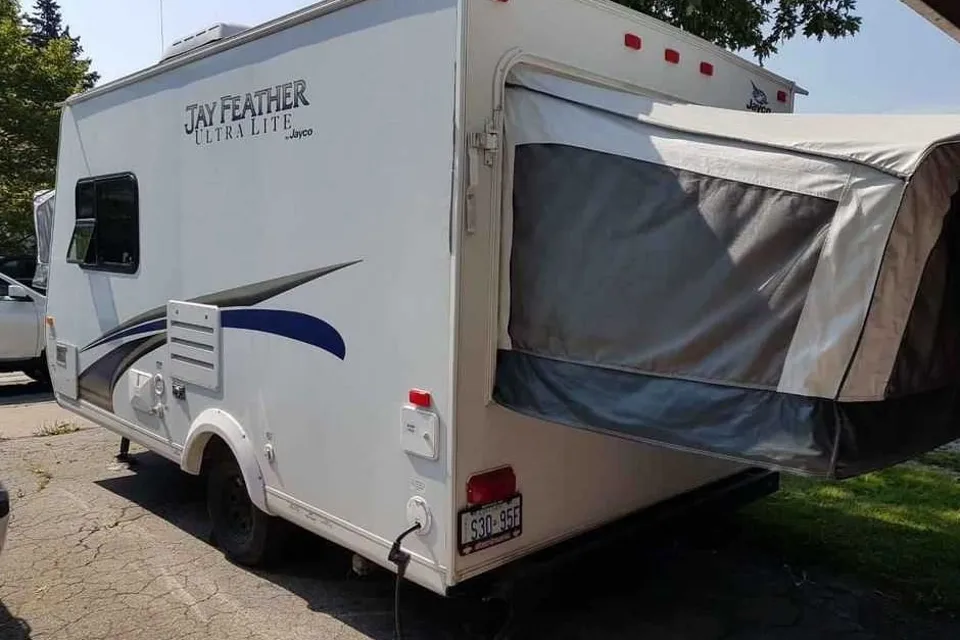 Jayco Feather ultralite Hybrid