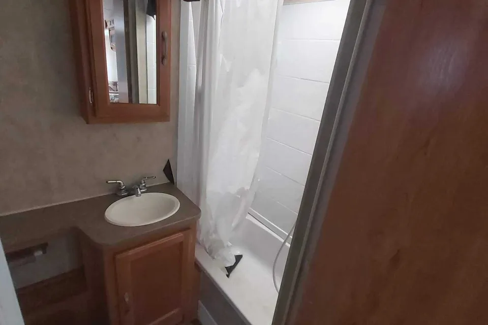 Mark and lacey's Dutchmen kodiak 30bh-sl Travel Trailer