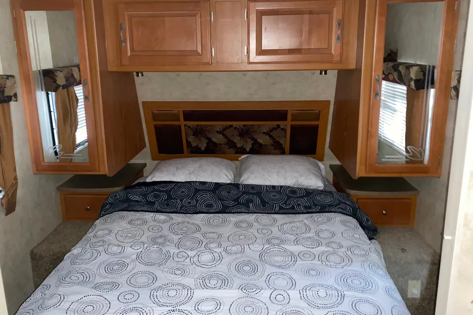 Mark and lacey's Dutchmen kodiak 30bh-sl Travel Trailer
