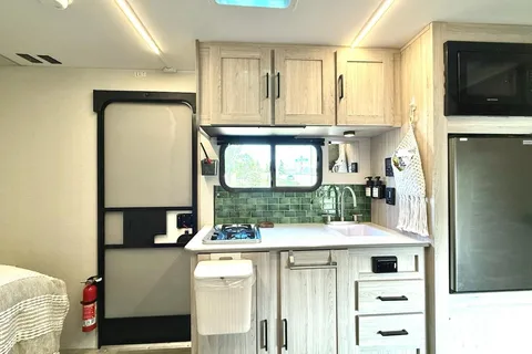 NEW 2025 heartland - COZY - fun for kids - even SUV can tow!