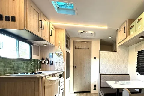 NEW 2025 heartland - COZY - fun for kids - even SUV can tow!