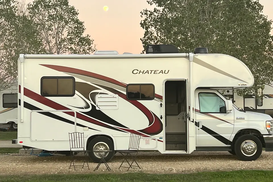 Erin's Thor Motor Coach Chateau Class C