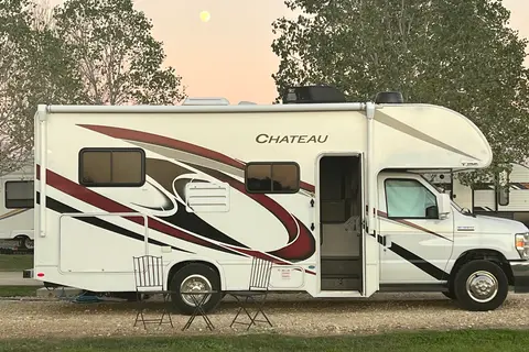 Erin's Thor Motor Coach Chateau Class C