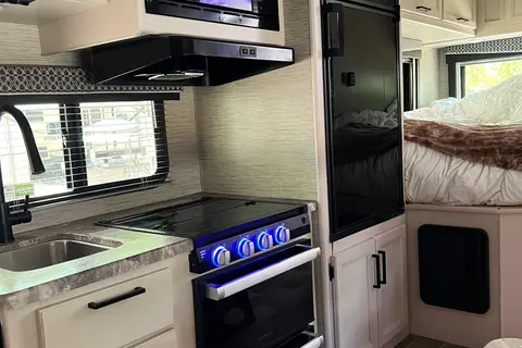 Erin's Thor Motor Coach Chateau Class C