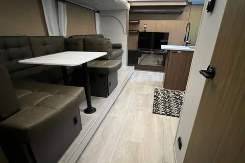 Nomadic Nature Rentals w Luxury Amenities (Mickey)