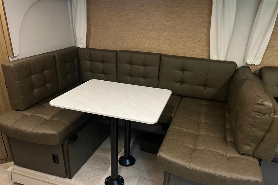 Nomadic Nature Rentals w Luxury Amenities (Mickey)