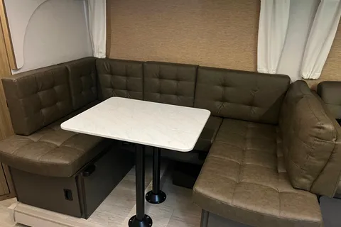 Nomadic Nature Rentals w Luxury Amenities (Mickey)