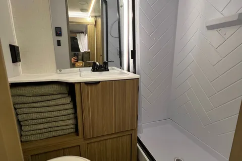 Nomadic Nature Rentals w Luxury Amenities (Mickey)