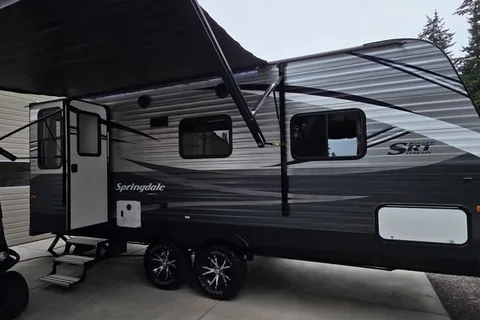 Mako's Springdale SRT211 Toy Hauler