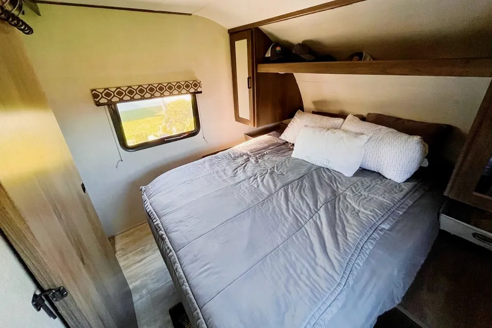 Cozy Coast Getaway: 2021 Tracer 27BHS