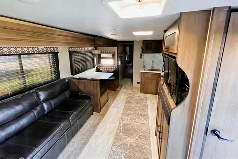 Cozy Coast Getaway: 2021 Tracer 27BHS