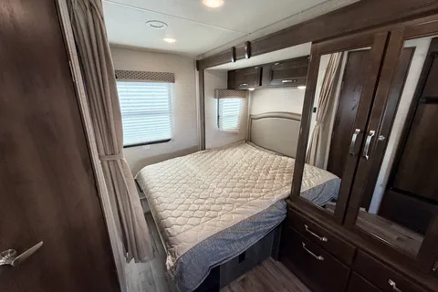 Mercedes Jayco Melbourne 24L