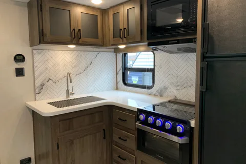 Michelle’s Prime Time Travel Trailer