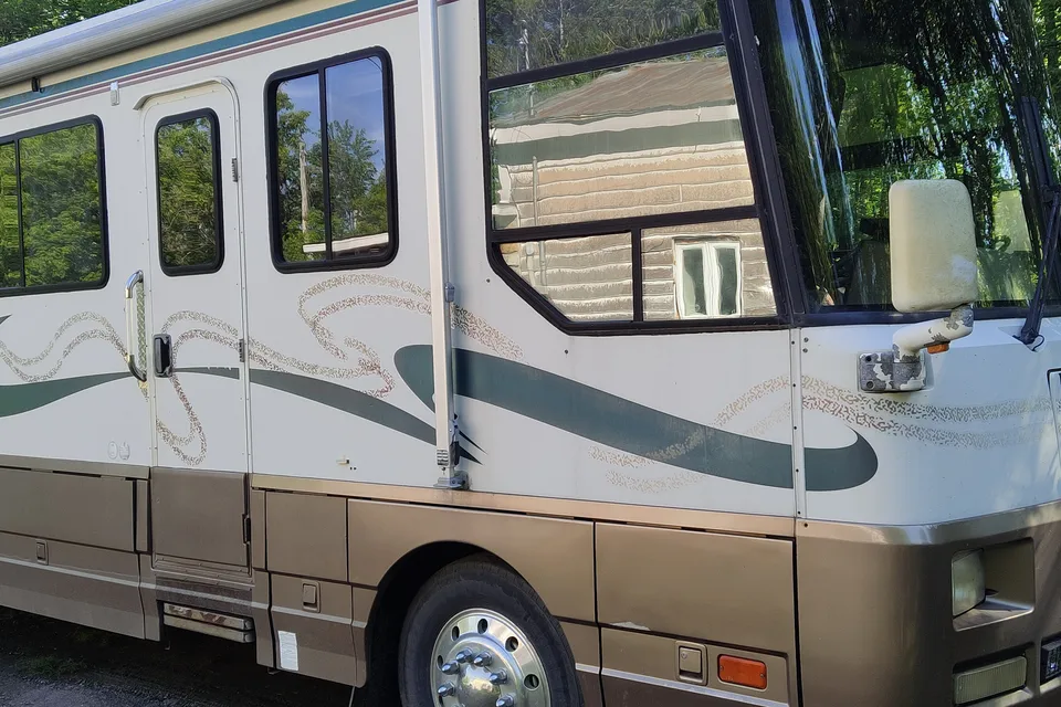 Brett's Winnebago Luxor Class A
