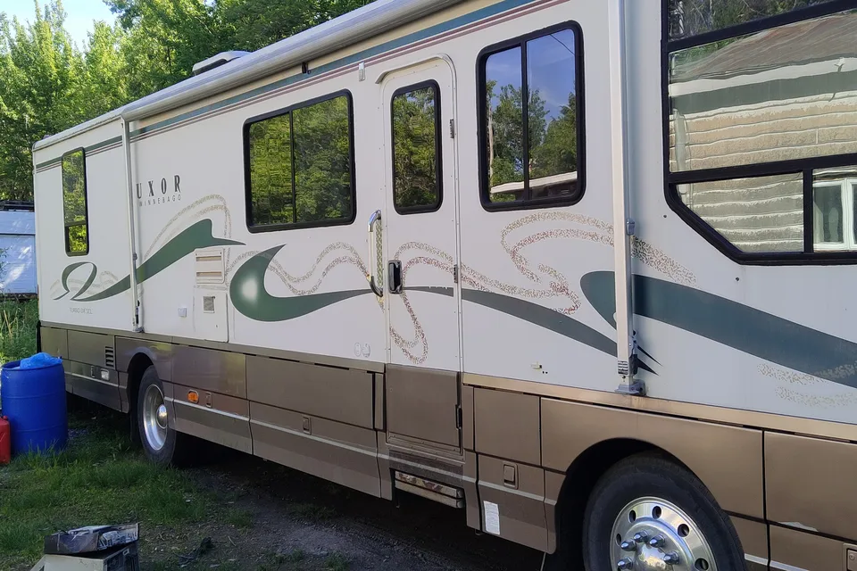 Brett's Winnebago Luxor Class A