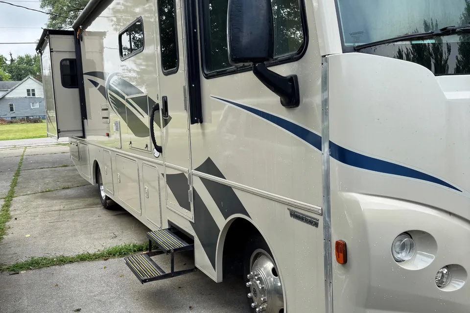 Deborah's Winnebago Vista Class A