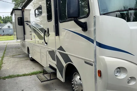 Deborah's Winnebago Vista Class A