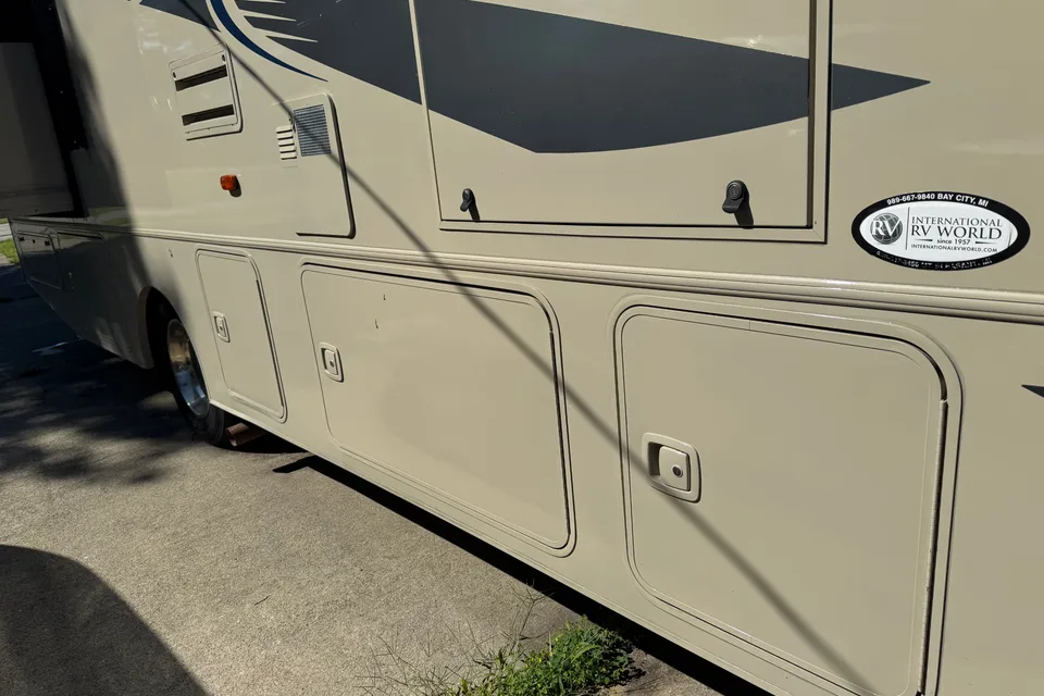 Deborah's Winnebago Vista Class A
