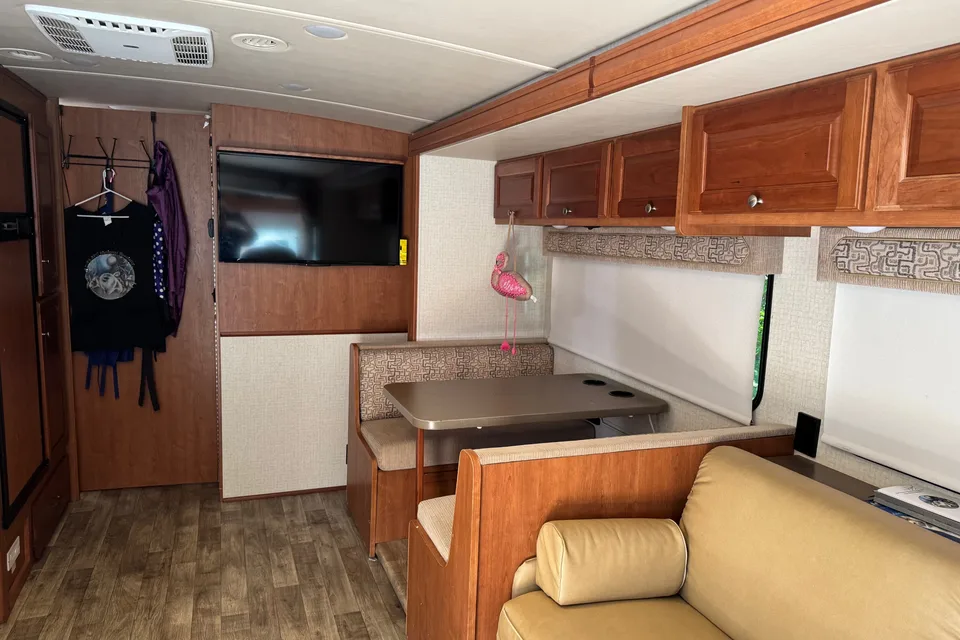 Deborah's Winnebago Vista Class A