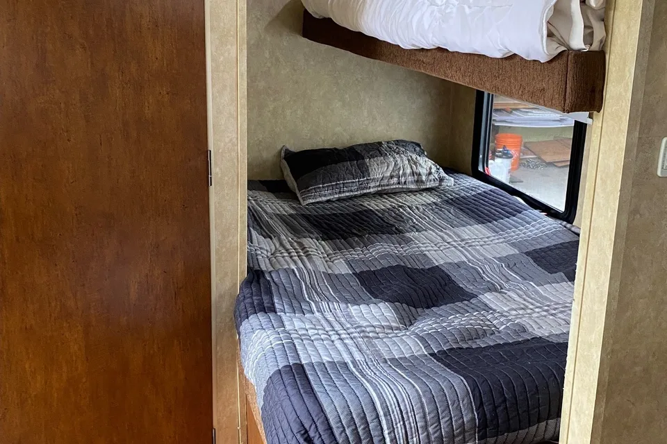 Jackie and Charlie’s Coachmen Catalina Travel Trailer