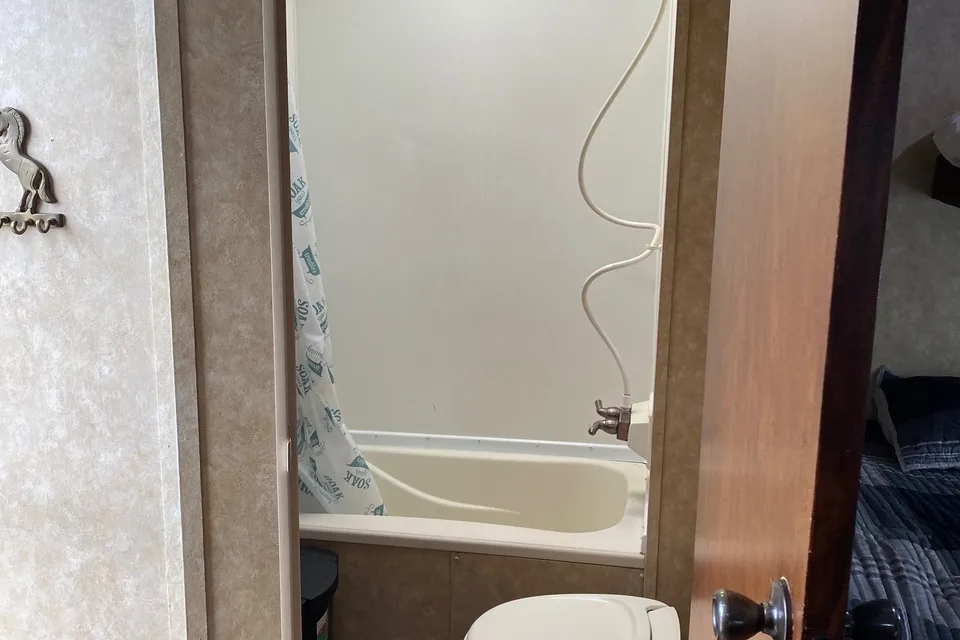 Jackie and Charlie’s Coachmen Catalina Travel Trailer