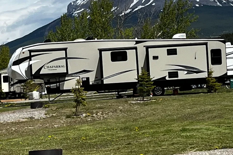Sibs Coachmen Chapparral 390qsmb Fifth Wheel