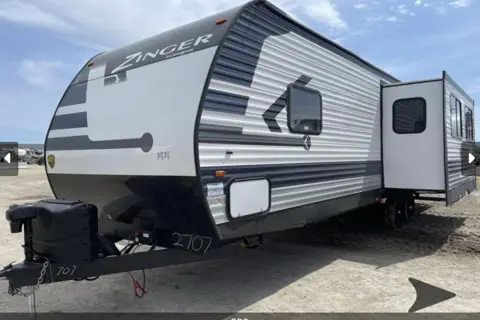 Jeremy's Crossroads Zinger 299RE Travel Trailer