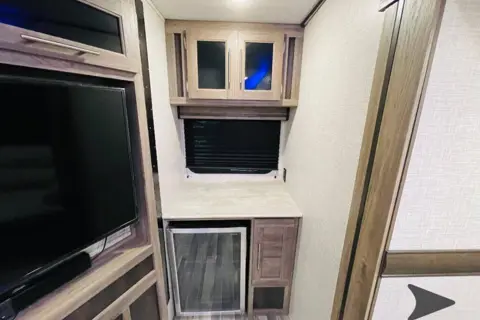 Jeremy's Crossroads Zinger 299RE Travel Trailer