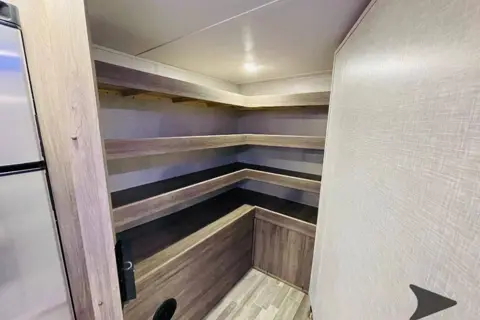 Jeremy's Crossroads Zinger 299RE Travel Trailer