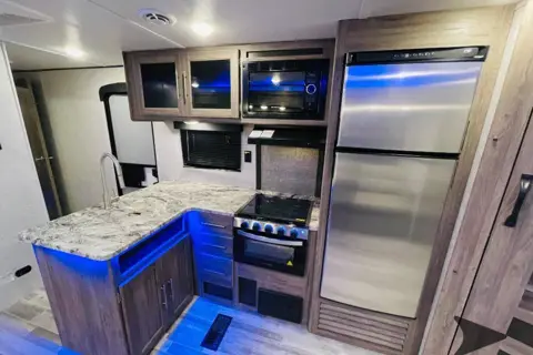 Jeremy's Crossroads Zinger 299RE Travel Trailer