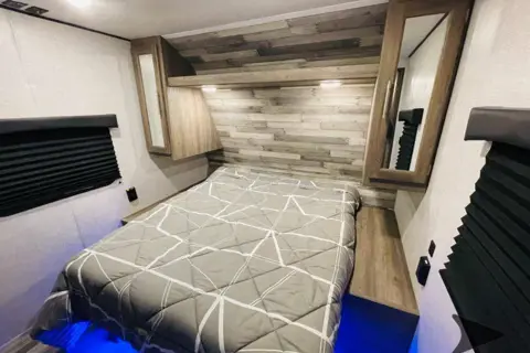 Jeremy's Crossroads Zinger 299RE Travel Trailer