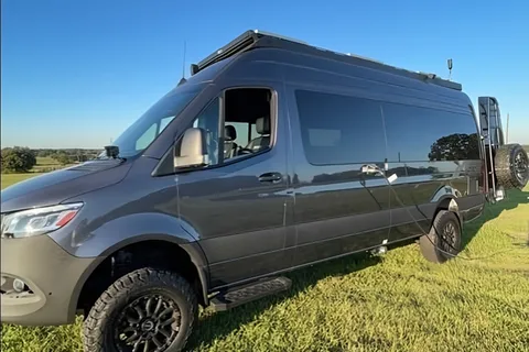 2025 27North Venture AWD - Luxe Off-Grid Explorer (Starlink + Solar)
