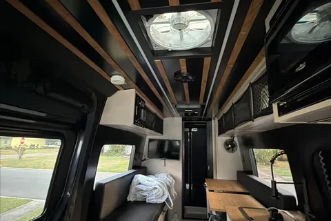 2025 27North Venture AWD - Luxe Off-Grid Explorer (Starlink + Solar)