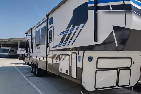 Bill's Keystone Fuzion 419 Toy Hauler