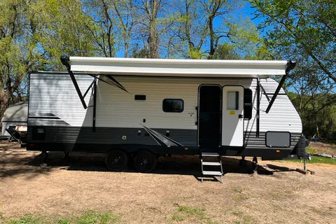 Logan's Highland Ridge RV Open rangeOT26BH Travel Trailer