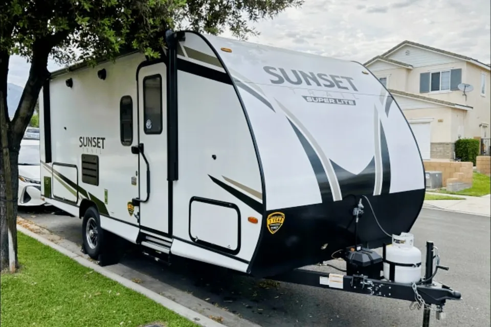 2022 Crossroads Sunset Travel Trailer