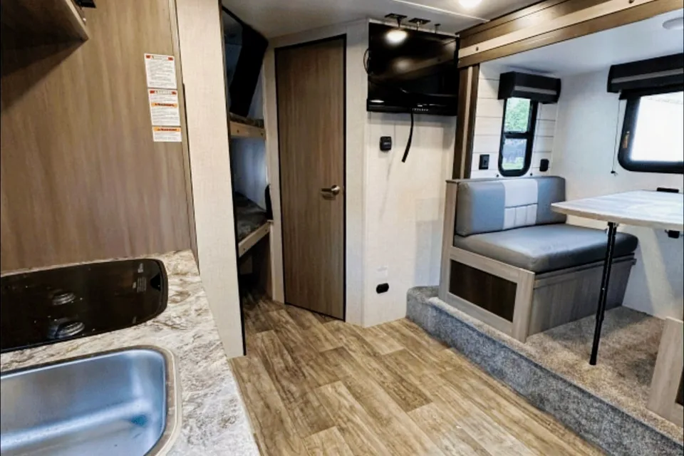 2022 Crossroads Sunset Travel Trailer
