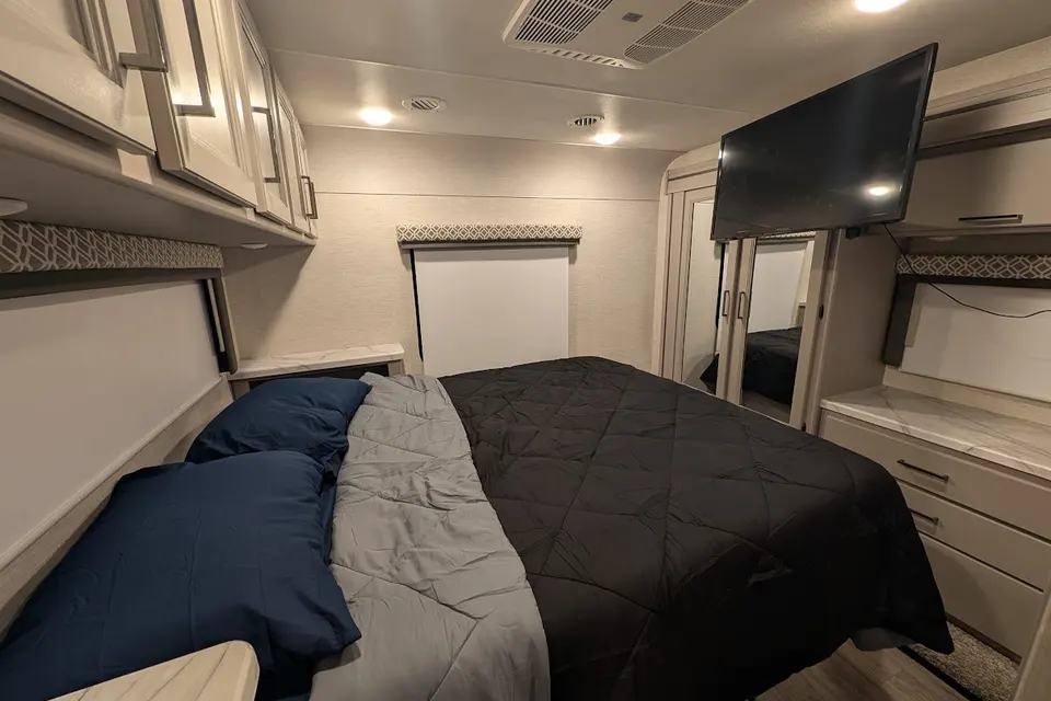 2024 Thor Coleman 31CM Bunkhouse - "The Adventure Wagon" (Sleeps 9!)