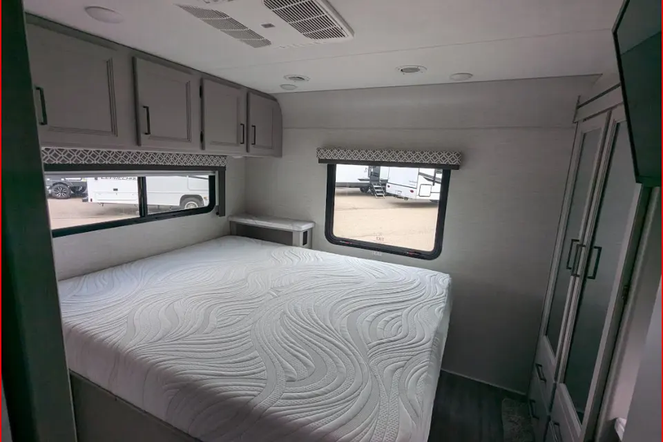 2024 Thor Coleman 31CM Bunkhouse - "The Adventure Wagon" (Sleeps 9!)