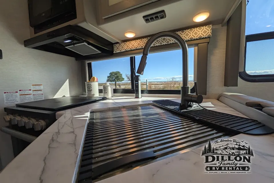 2024 Thor Coleman 31CM Bunkhouse - "The Adventure Wagon" (Sleeps 8 - 10)!)
