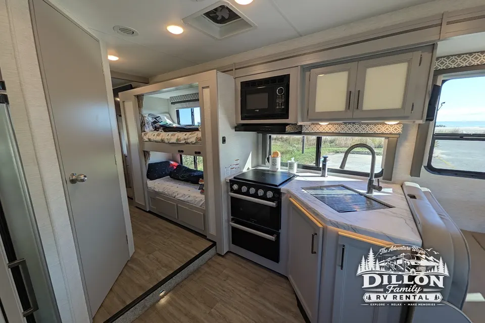 2024 Thor Coleman 31CM Bunkhouse - "The Adventure Wagon" (Sleeps 8 - 10)!)