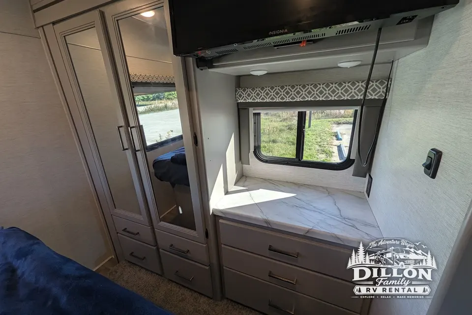 2024 Thor Coleman 31CM Bunkhouse - "The Adventure Wagon" (Sleeps 8 - 10)!)