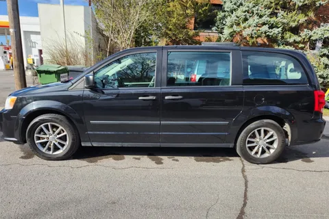 Jowelle, notre dodge caravan aménagée ! L'aventure commence ici !