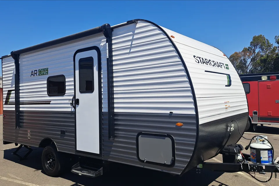 Pedro 's Starcraft 2025 Travel Trailer